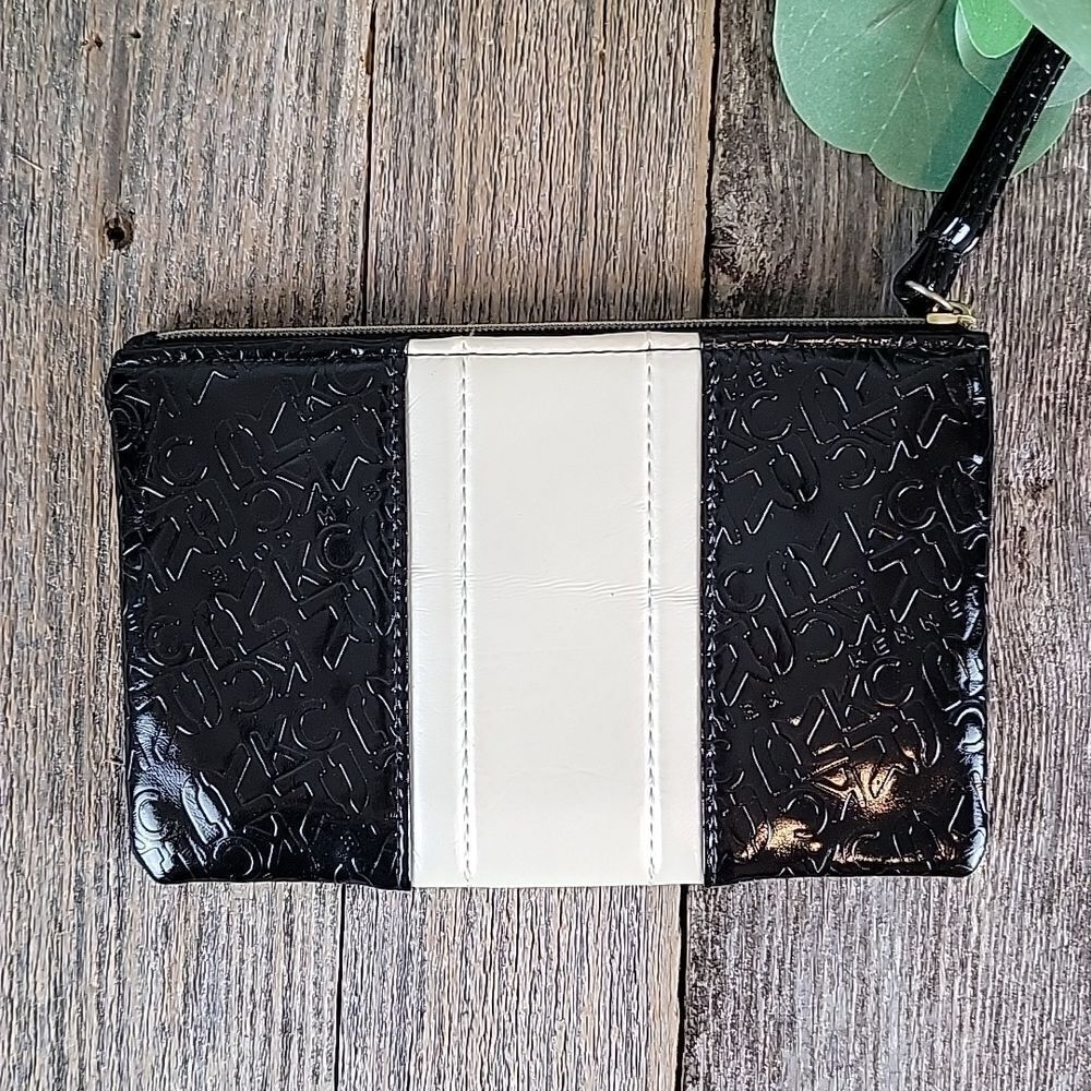 Kenneth Cole Reaction wristlet - Picture 4 of 8